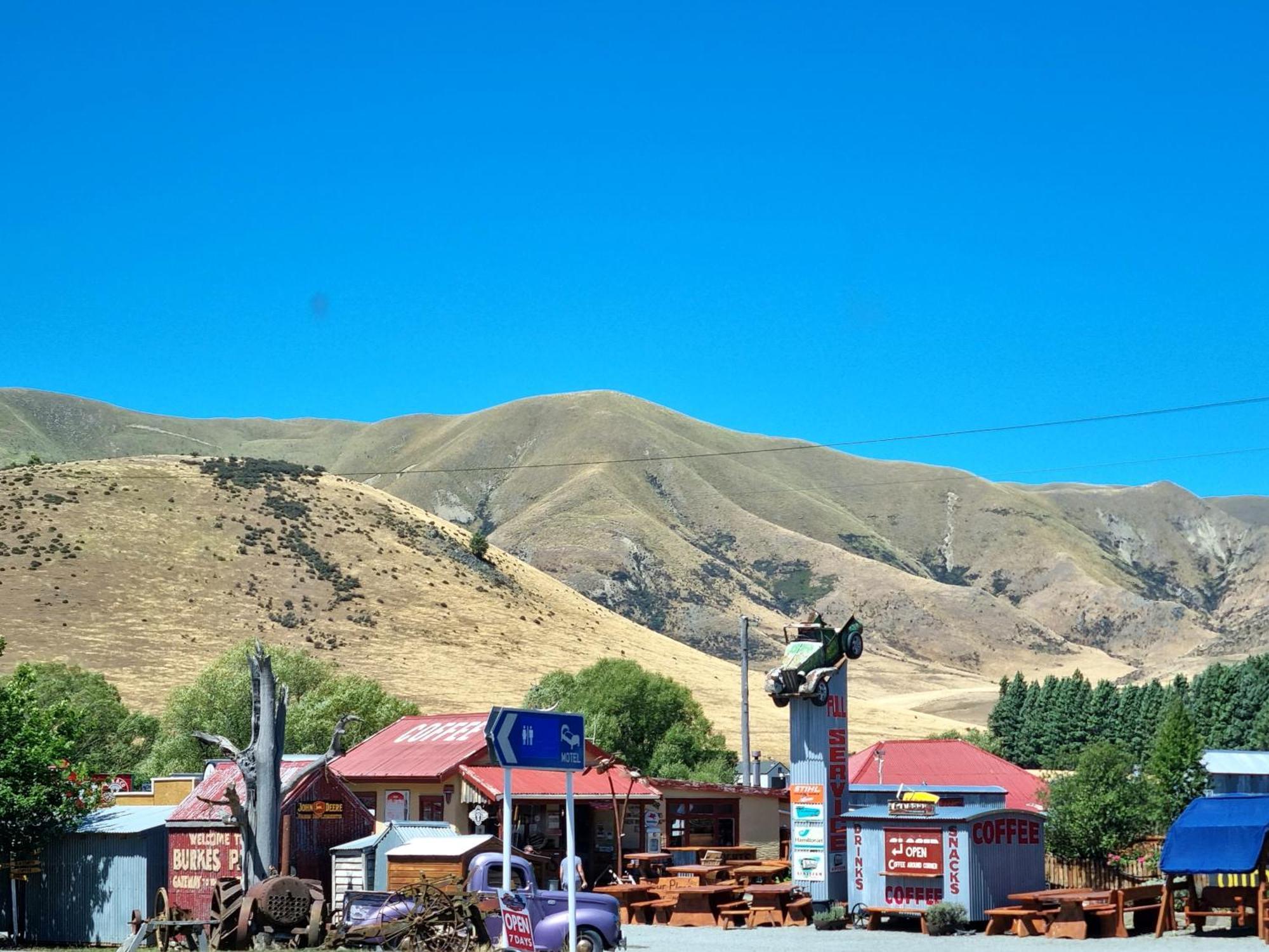 Burkes Pass Country Motels Exterior photo