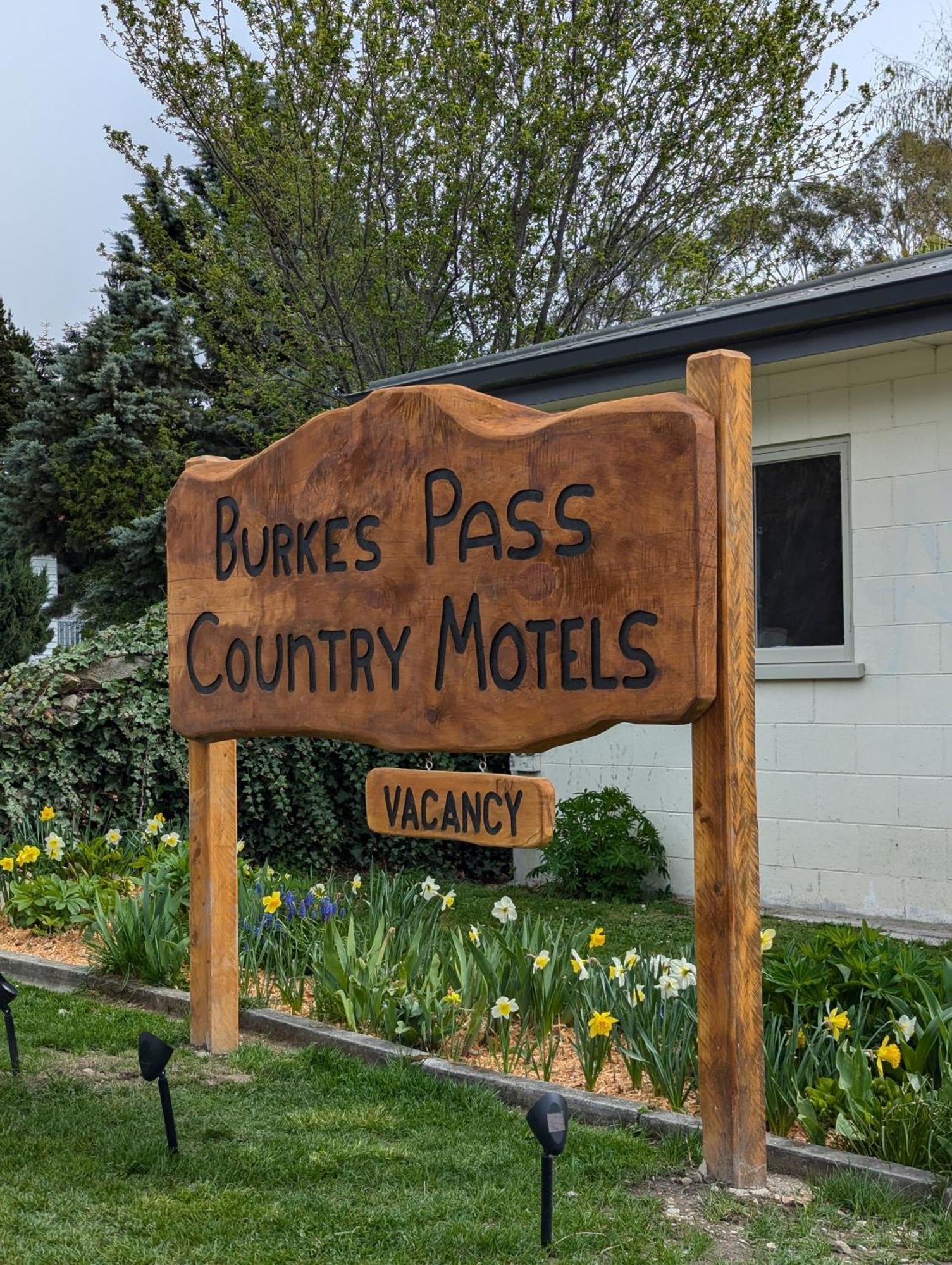 Burkes Pass Country Motels Exterior photo