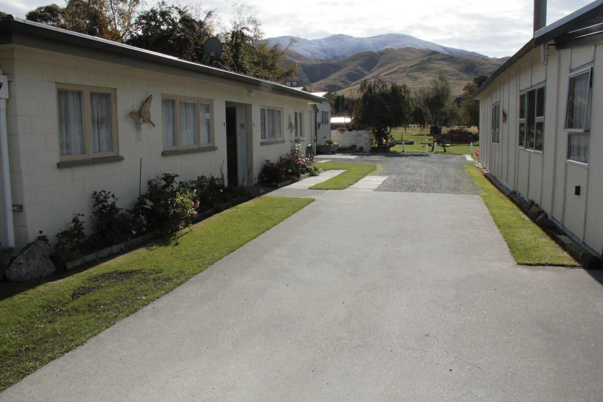 Burkes Pass Country Motels Exterior photo
